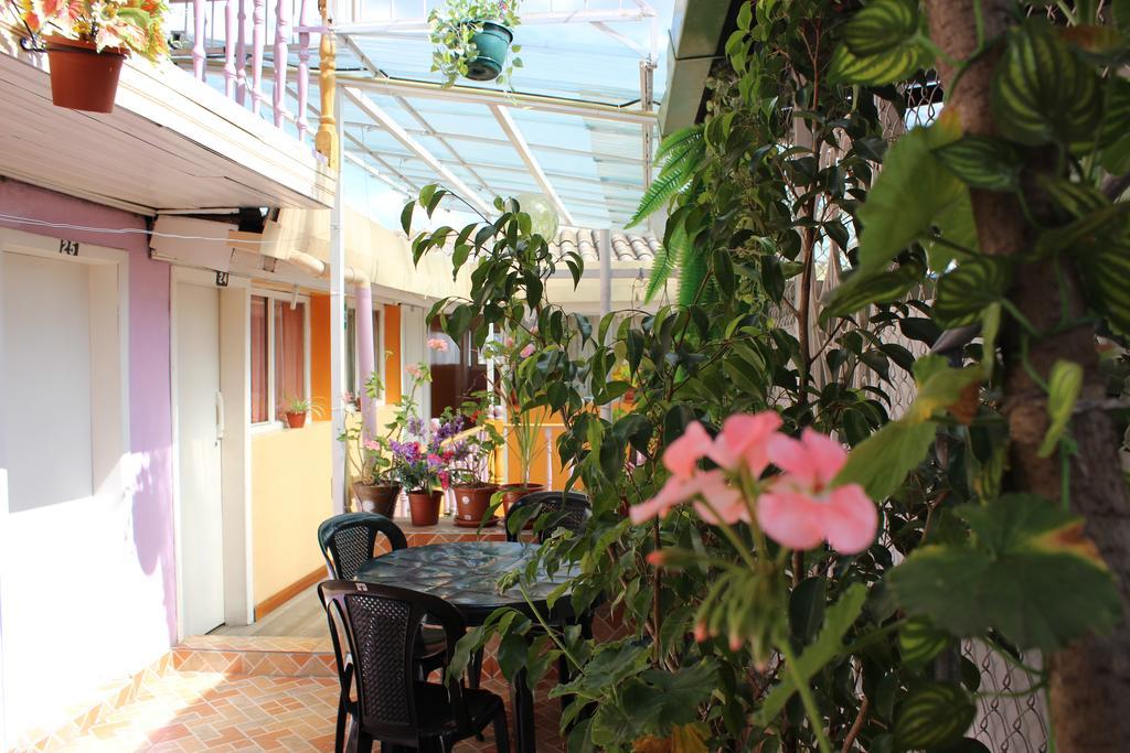 Hostal Yumbo Imperial Quito Ngoại thất bức ảnh